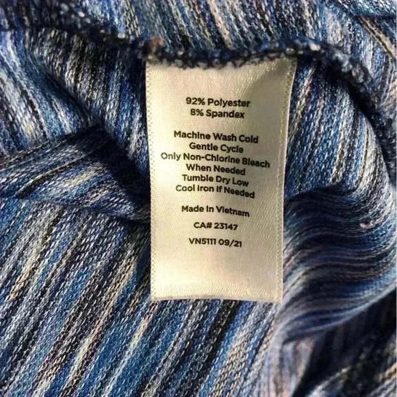 T by Talbots Women’s Medium Blue Marbled Active Wear Blouse Drawstring Neck - Picture 6 of 6